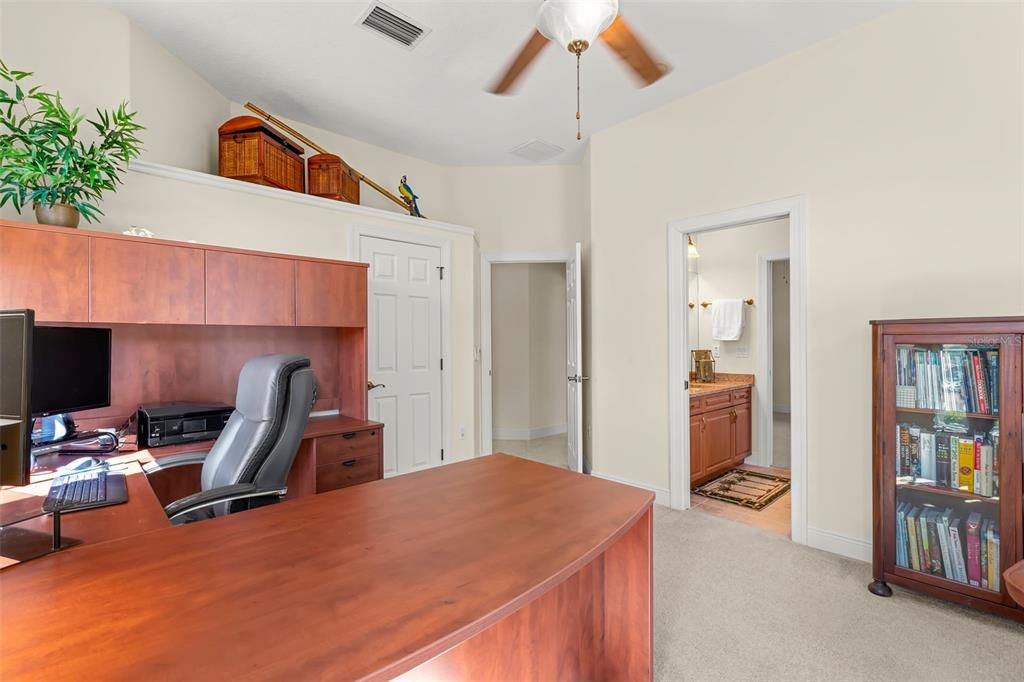 合同活跃: $1,599,000 (4 贝兹, 4 浴室, 3608 平方英尺)