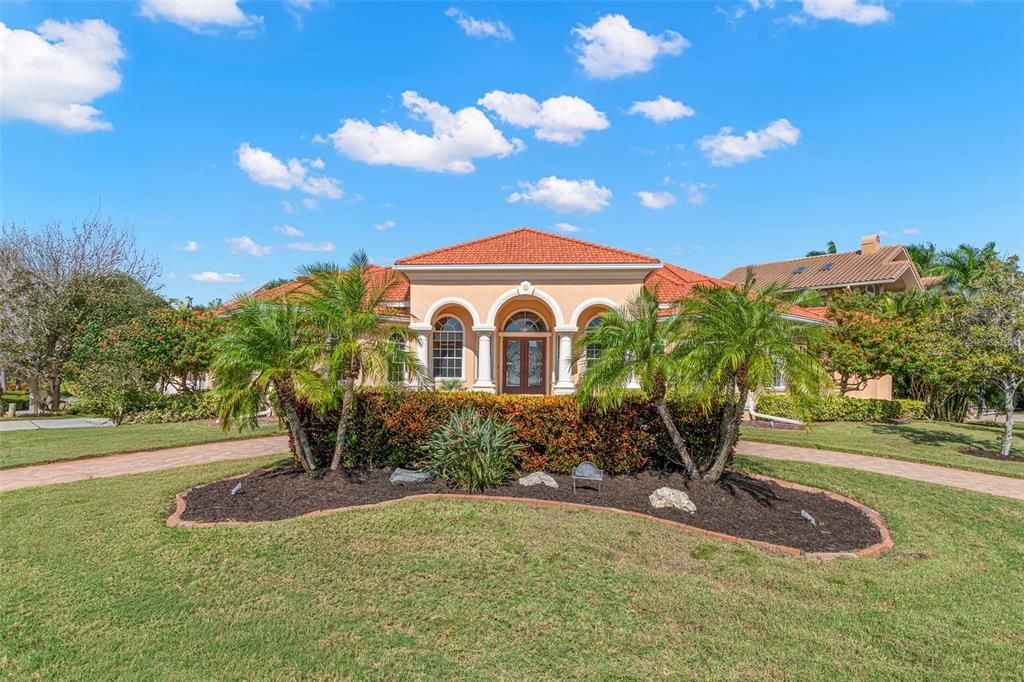 合同活跃: $1,599,000 (4 贝兹, 4 浴室, 3608 平方英尺)