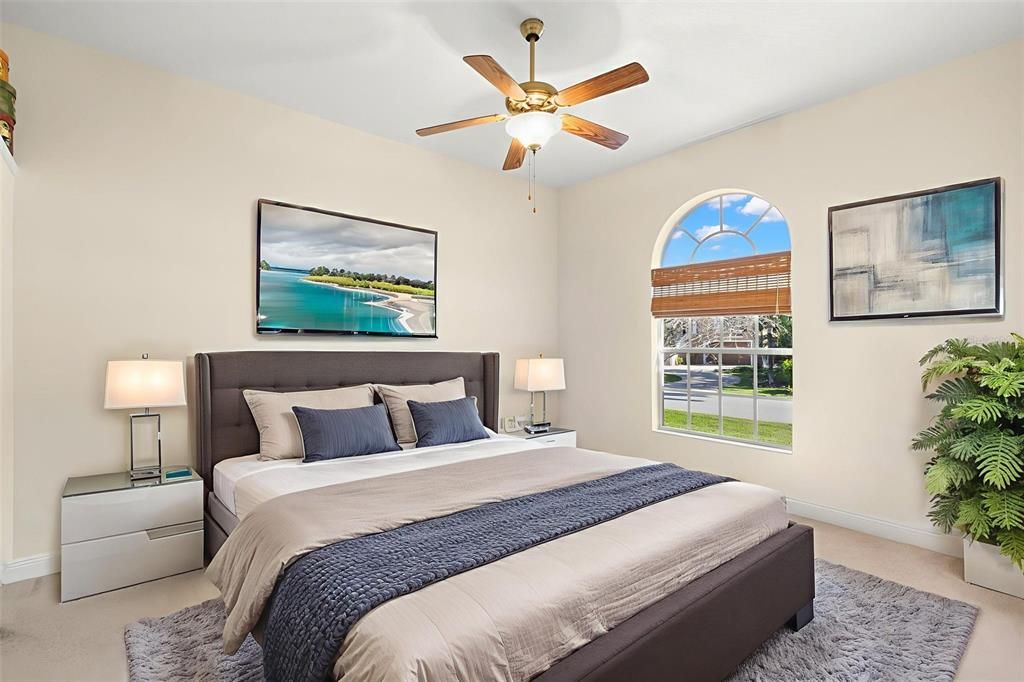 合同活跃: $1,599,000 (4 贝兹, 4 浴室, 3608 平方英尺)