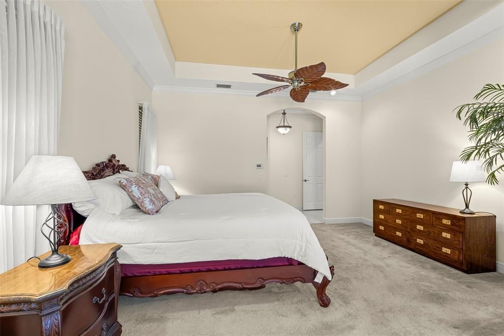 合同活跃: $1,599,000 (4 贝兹, 4 浴室, 3608 平方英尺)