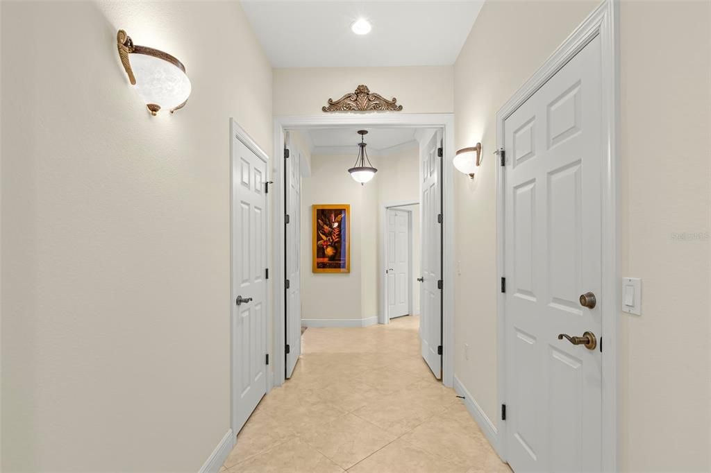 合同活跃: $1,599,000 (4 贝兹, 4 浴室, 3608 平方英尺)