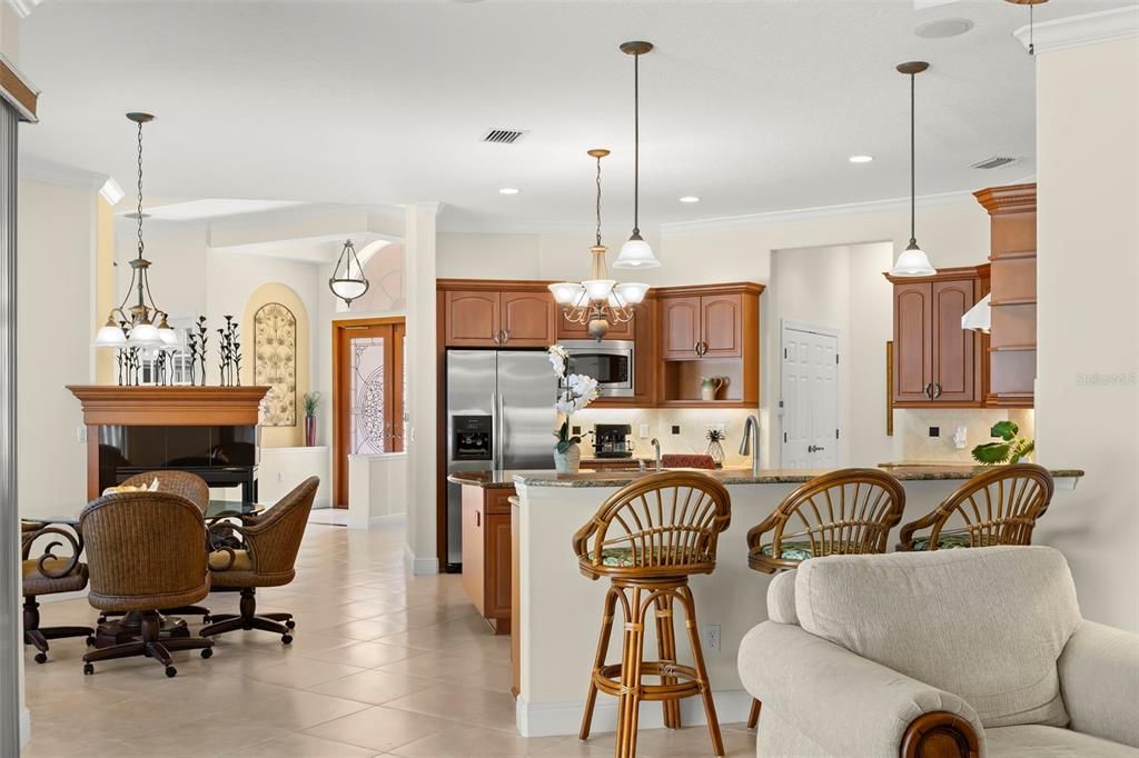 合同活跃: $1,599,000 (4 贝兹, 4 浴室, 3608 平方英尺)