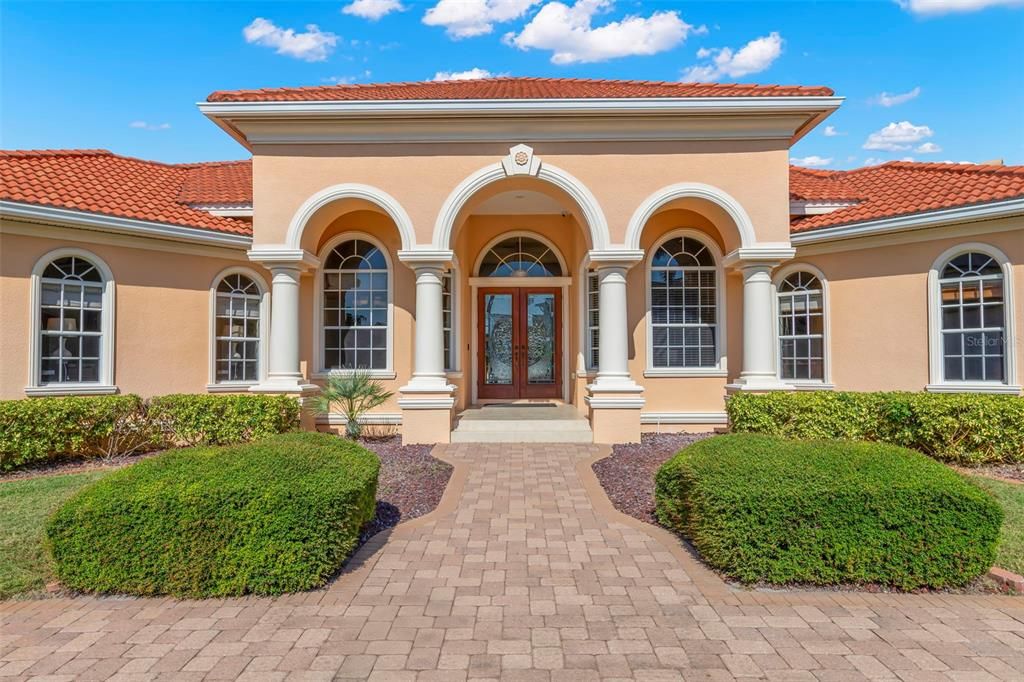 合同活跃: $1,599,000 (4 贝兹, 4 浴室, 3608 平方英尺)