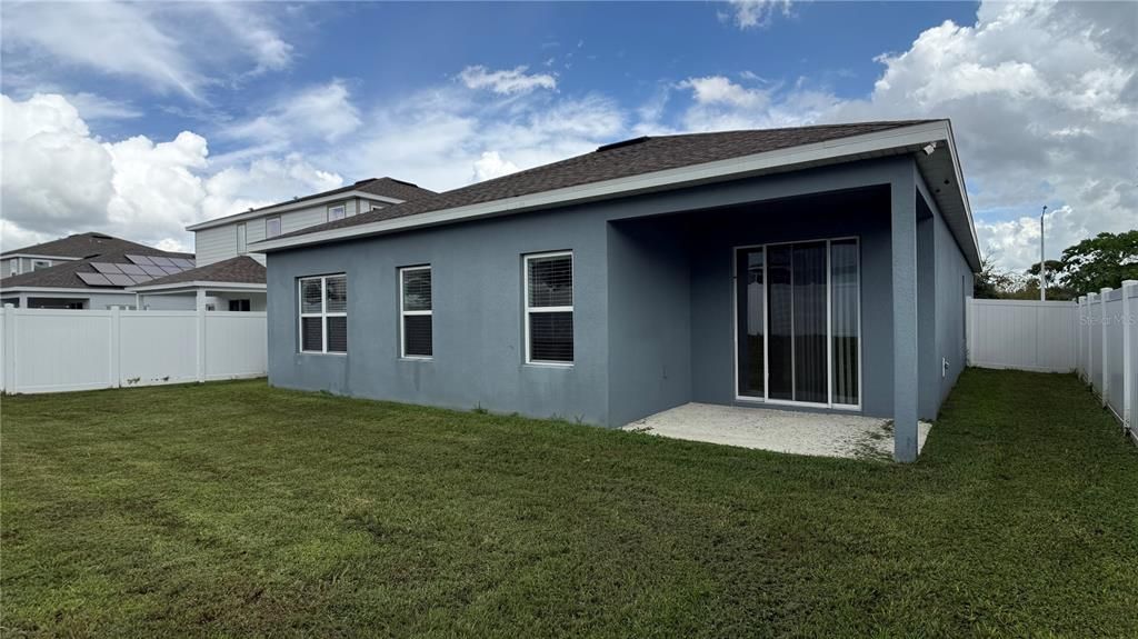 For Rent: $2,200 (4 beds, 2 baths, 2417 Square Feet)