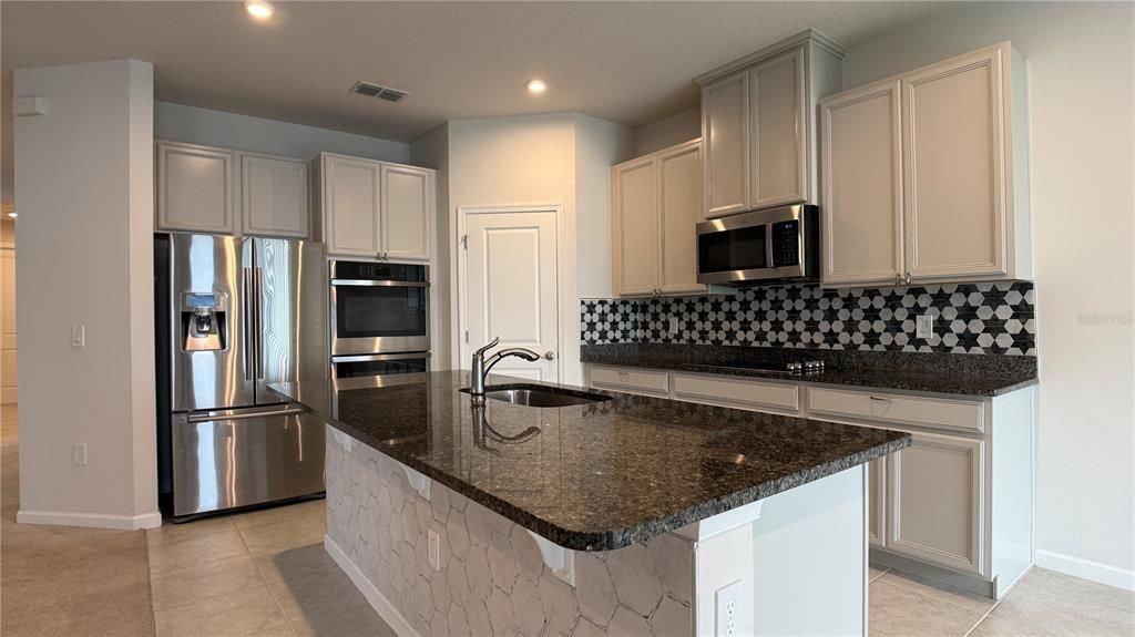 For Rent: $2,200 (4 beds, 2 baths, 2417 Square Feet)