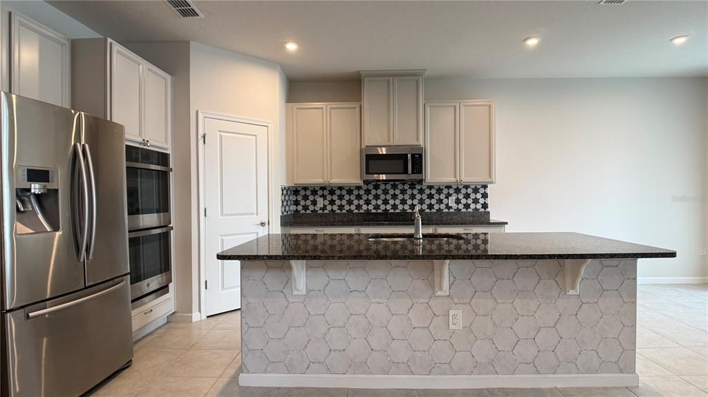 For Rent: $2,200 (4 beds, 2 baths, 2417 Square Feet)