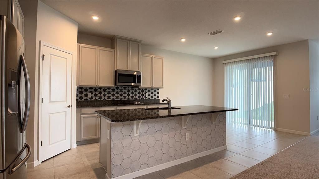 For Rent: $2,200 (4 beds, 2 baths, 2417 Square Feet)