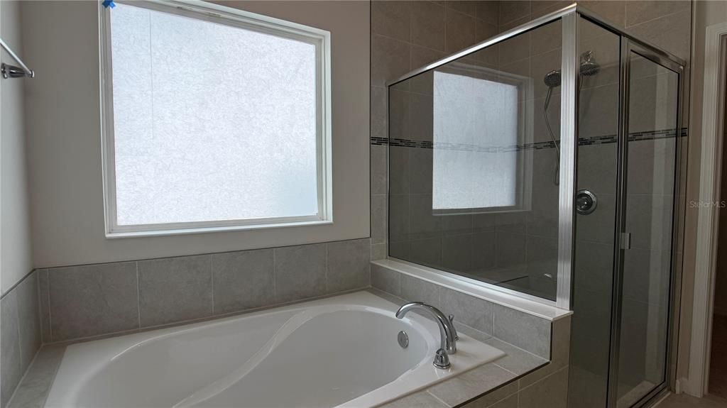 For Rent: $2,200 (4 beds, 2 baths, 2417 Square Feet)