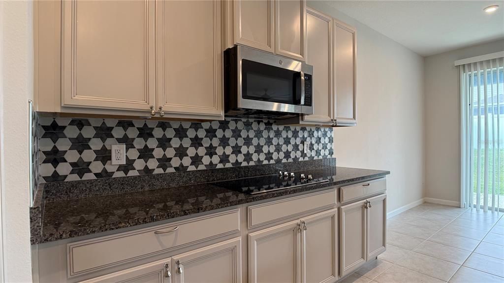 For Rent: $2,200 (4 beds, 2 baths, 2417 Square Feet)