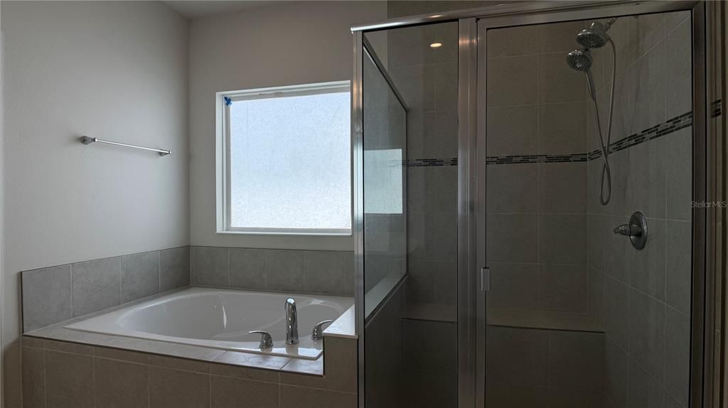 For Rent: $2,200 (4 beds, 2 baths, 2417 Square Feet)