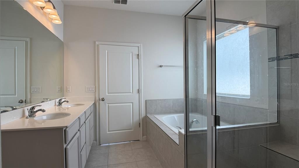 For Rent: $2,200 (4 beds, 2 baths, 2417 Square Feet)