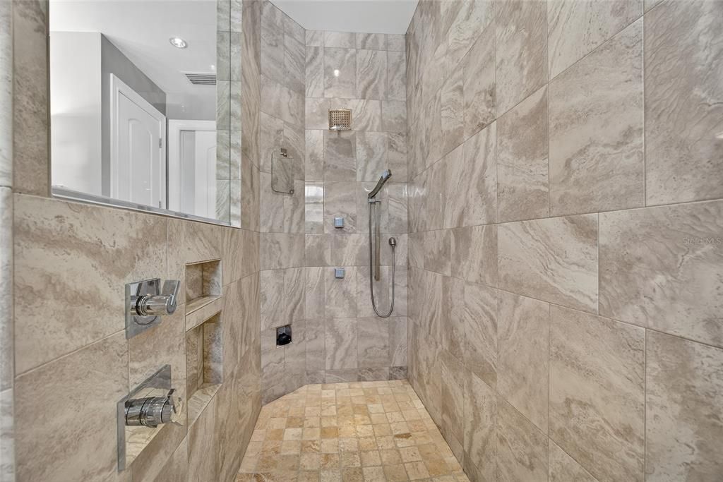 待售: $1,950,000 (4 贝兹, 3 浴室, 5305 平方英尺)