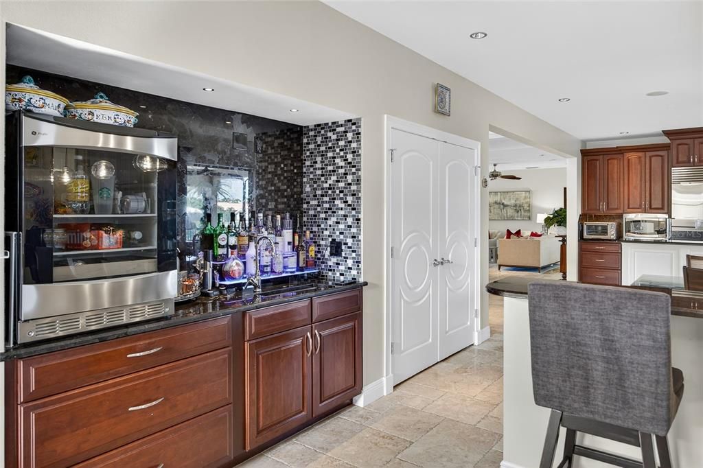 待售: $1,950,000 (4 贝兹, 3 浴室, 5305 平方英尺)