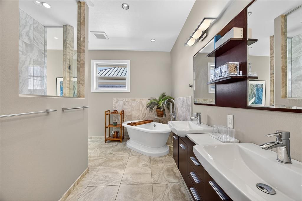 待售: $1,950,000 (4 贝兹, 3 浴室, 5305 平方英尺)