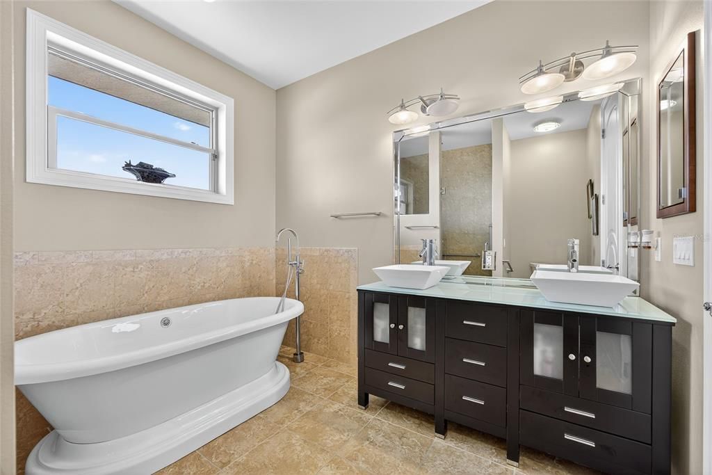 待售: $1,950,000 (4 贝兹, 3 浴室, 5305 平方英尺)