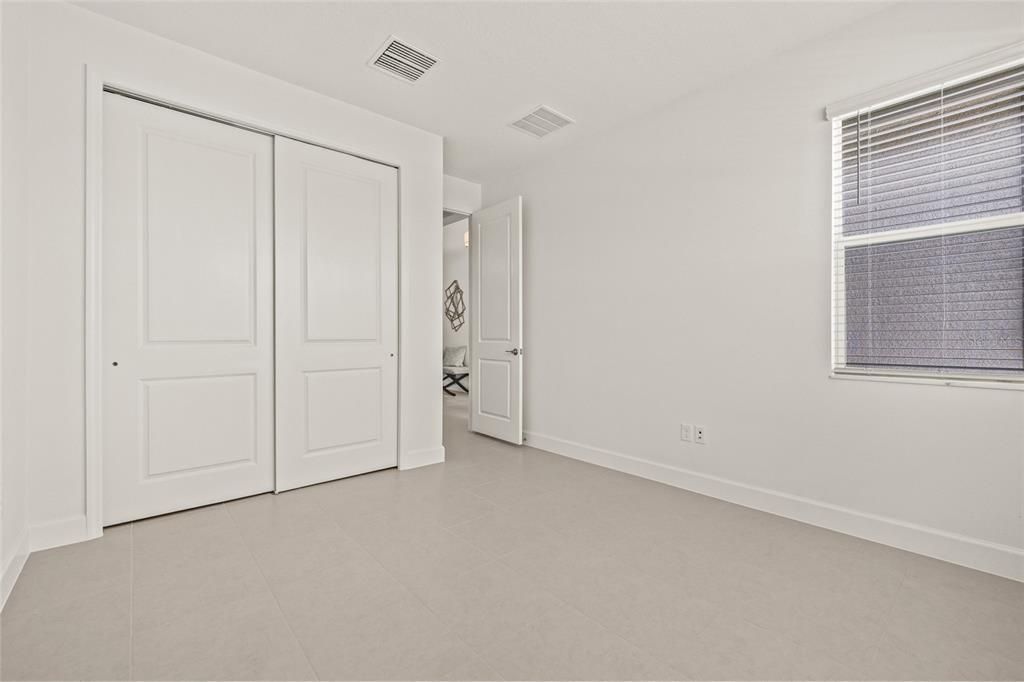 出租: $3,200 (3 贝兹, 3 浴室, 1954 平方英尺)