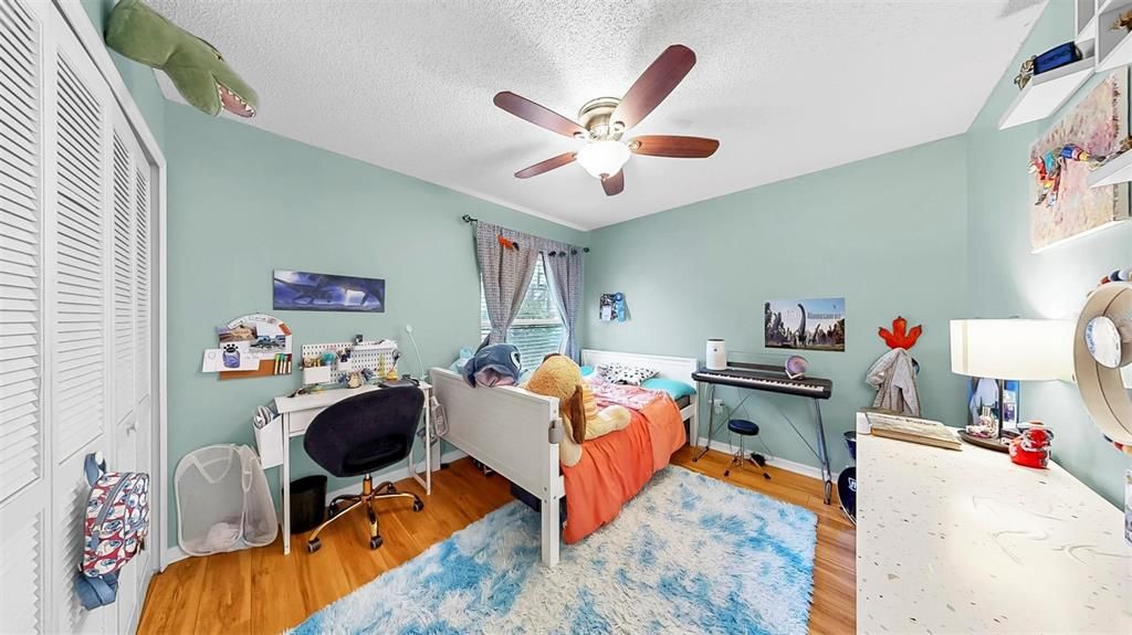 Activo con contrato: $375,000 (3 camas, 2 baños, 1401 Pies cuadrados)