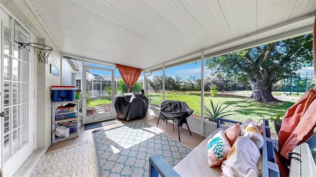 Activo con contrato: $375,000 (3 camas, 2 baños, 1401 Pies cuadrados)