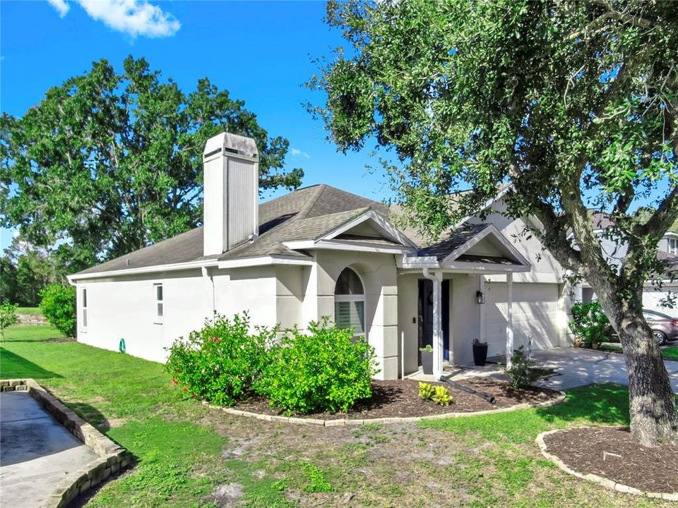 Activo con contrato: $375,000 (3 camas, 2 baños, 1401 Pies cuadrados)