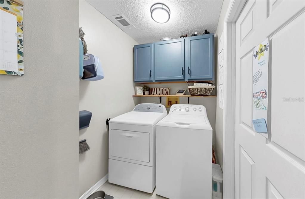 Activo con contrato: $375,000 (3 camas, 2 baños, 1401 Pies cuadrados)