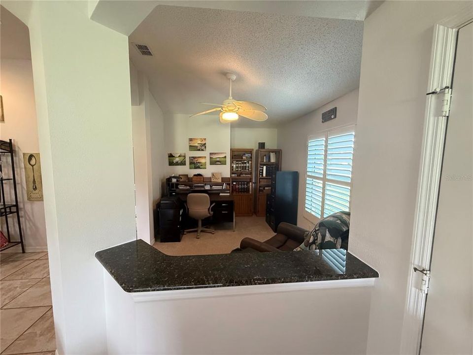 合同活跃: $2,450 (2 贝兹, 2 浴室, 1700 平方英尺)