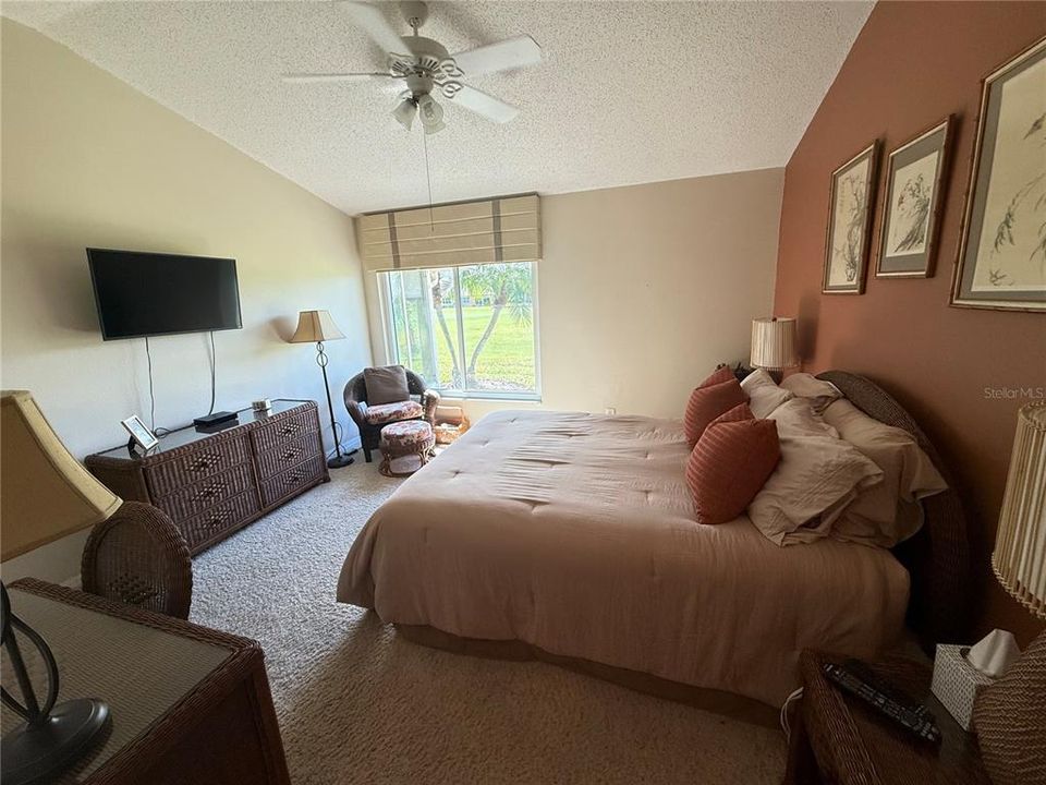 合同活跃: $2,450 (2 贝兹, 2 浴室, 1700 平方英尺)