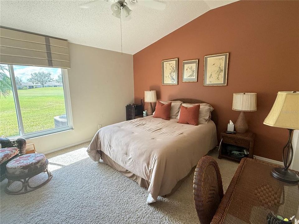 合同活跃: $2,450 (2 贝兹, 2 浴室, 1700 平方英尺)