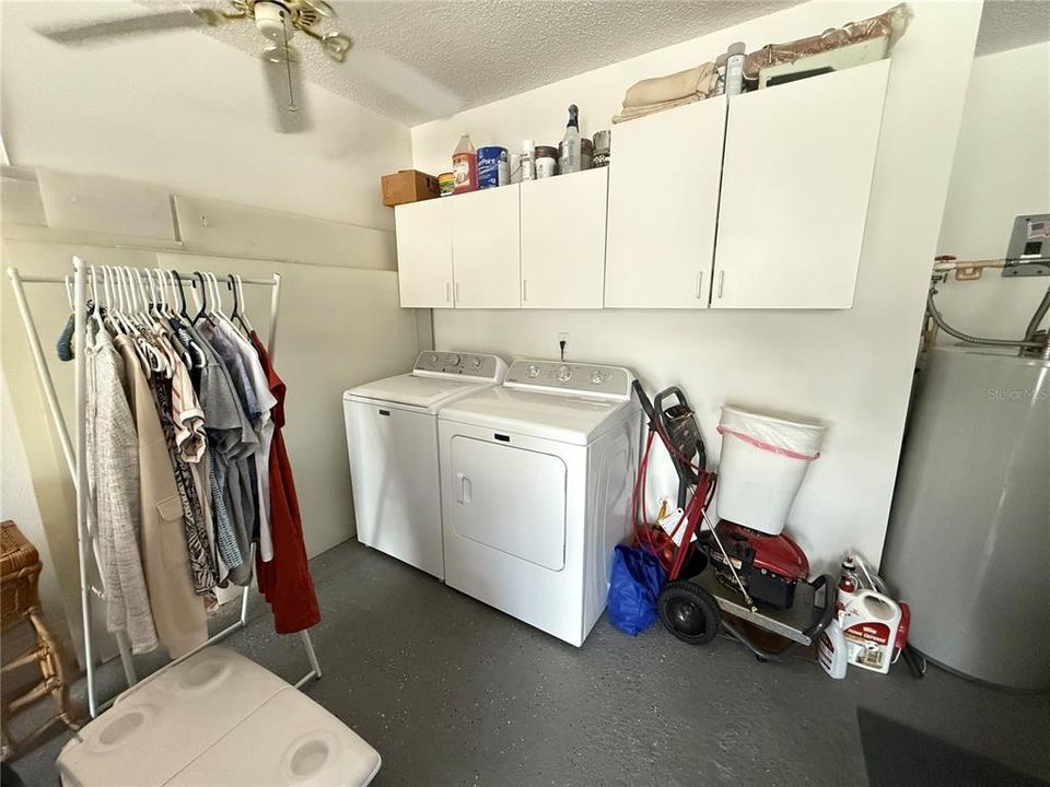 合同活跃: $2,450 (2 贝兹, 2 浴室, 1700 平方英尺)