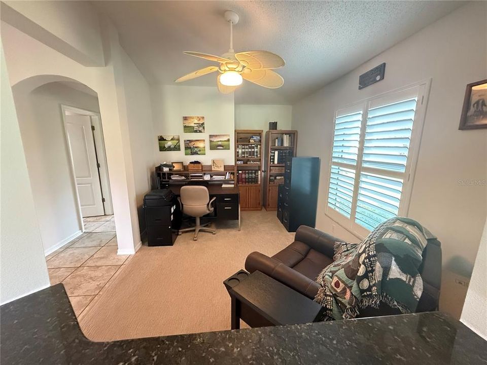 合同活跃: $2,450 (2 贝兹, 2 浴室, 1700 平方英尺)