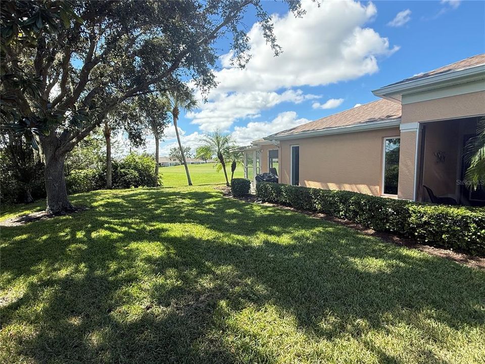 合同活跃: $2,450 (2 贝兹, 2 浴室, 1700 平方英尺)