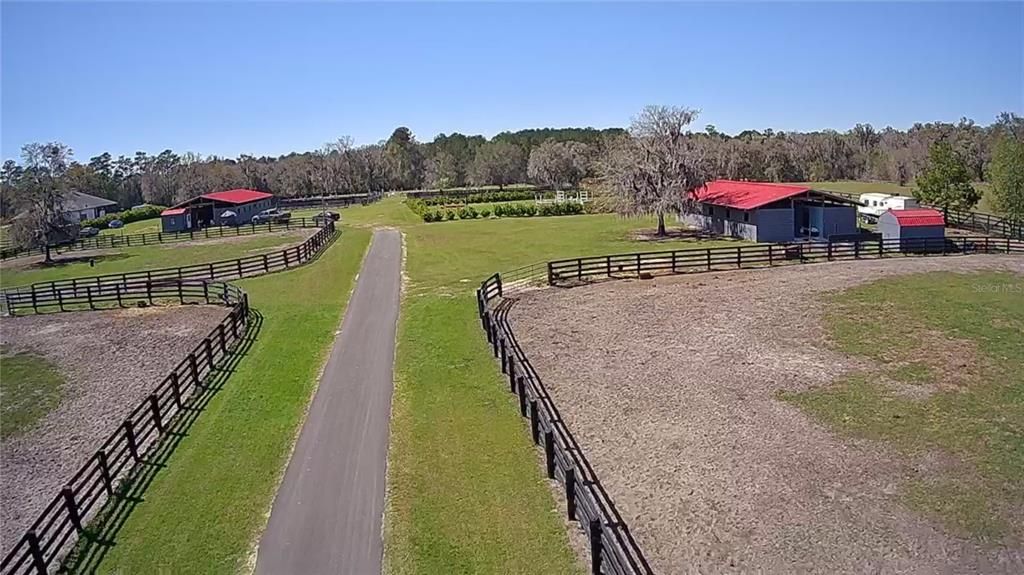 待售: $950,000 (10.89 acres)