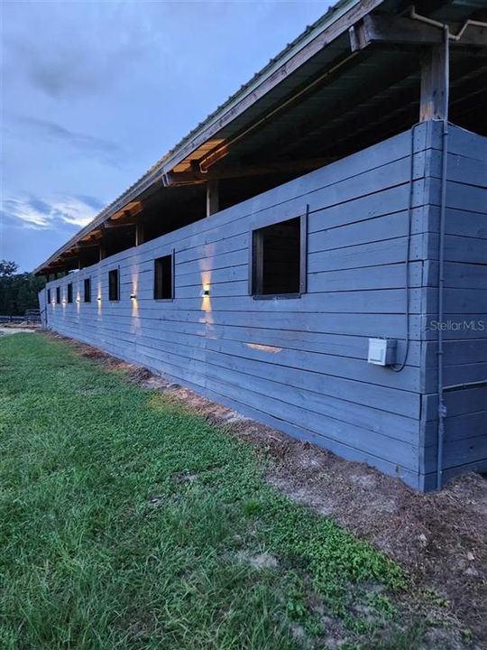 待售: $950,000 (10.89 acres)