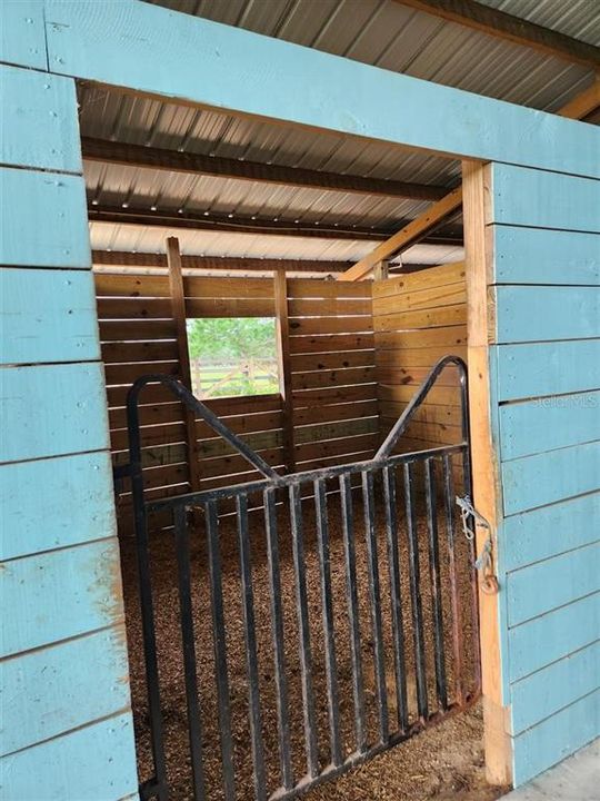 待售: $950,000 (10.89 acres)