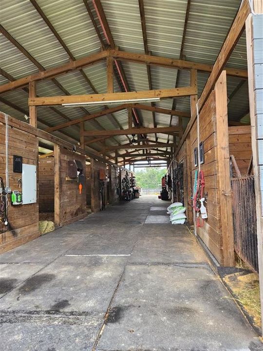 待售: $950,000 (10.89 acres)