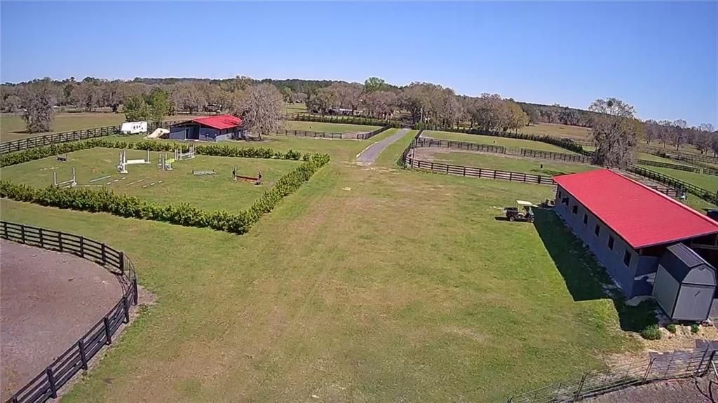 待售: $950,000 (10.89 acres)