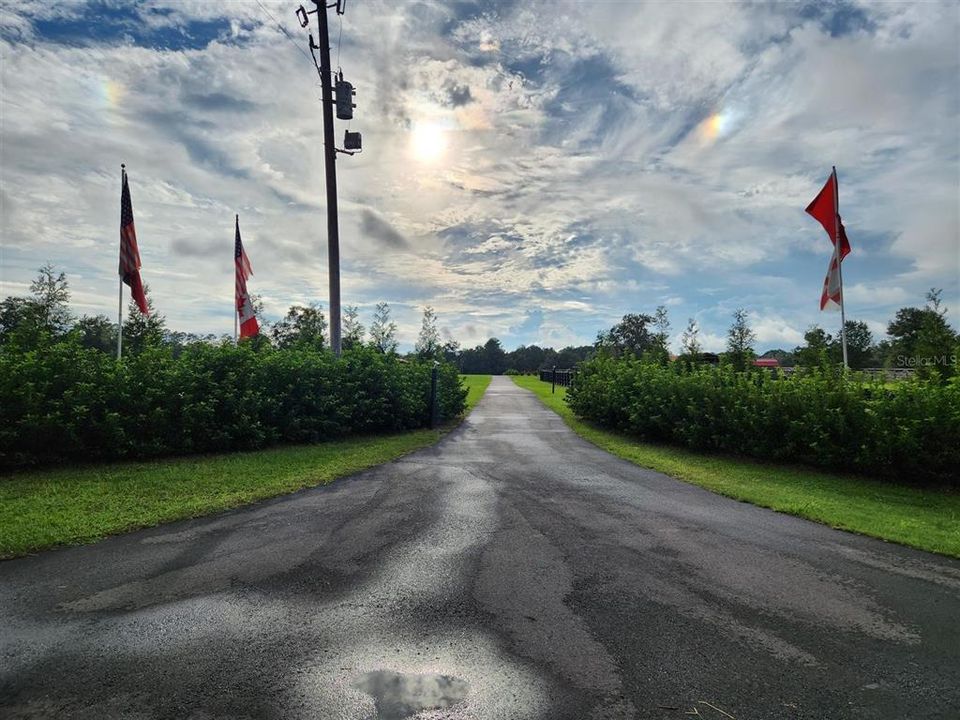 待售: $950,000 (10.89 acres)