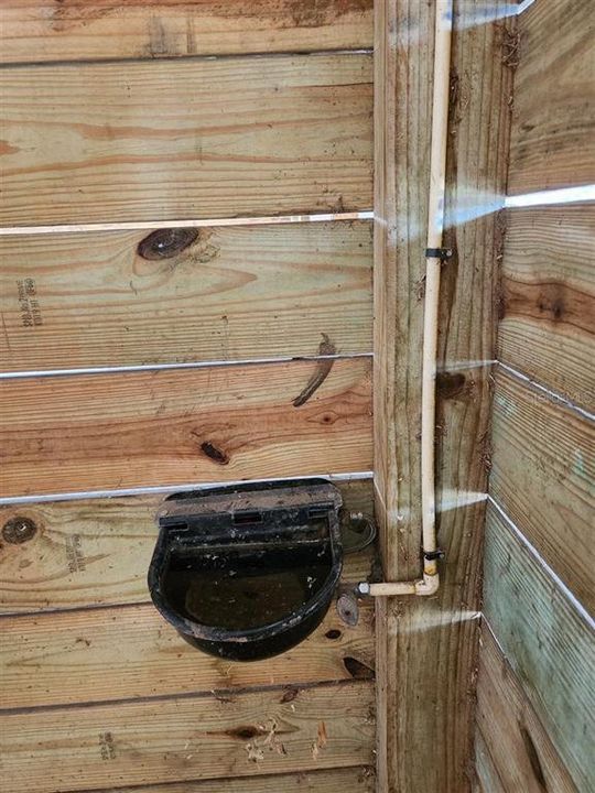 待售: $950,000 (10.89 acres)