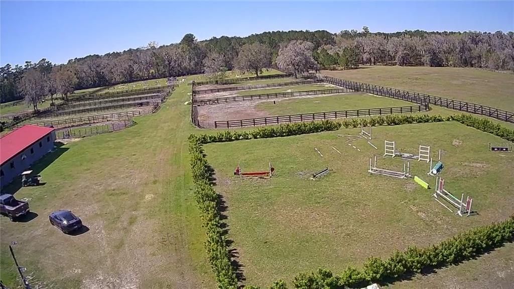 待售: $950,000 (10.89 acres)