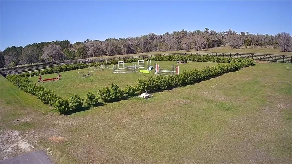 待售: $950,000 (10.89 acres)