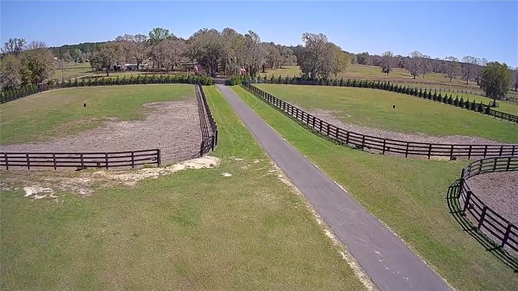 待售: $950,000 (10.89 acres)