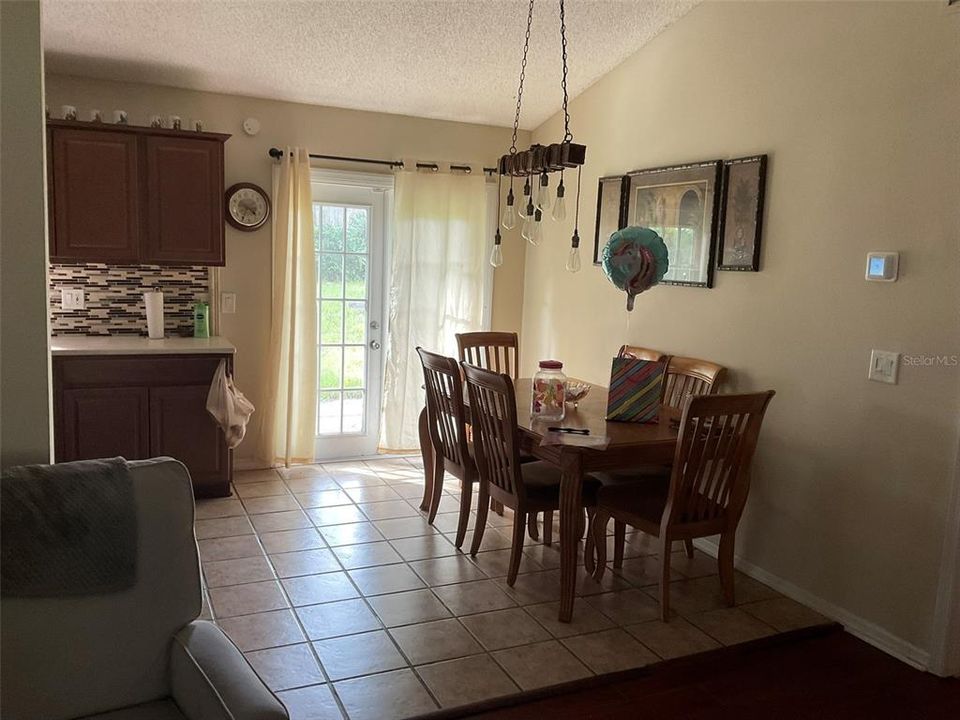 Active With Contract: $180,000 (3 beds, 2 baths, 1325 Square Feet)