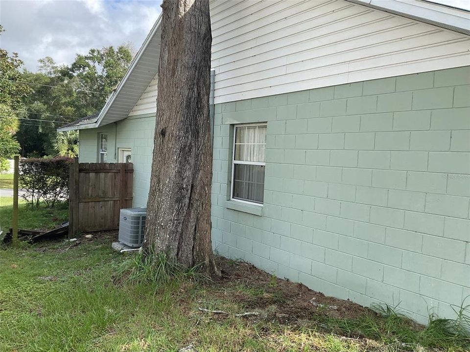 Active With Contract: $180,000 (3 beds, 2 baths, 1325 Square Feet)