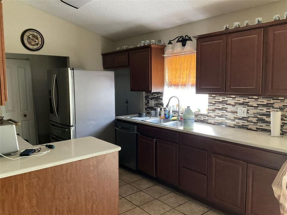 Active With Contract: $180,000 (3 beds, 2 baths, 1325 Square Feet)