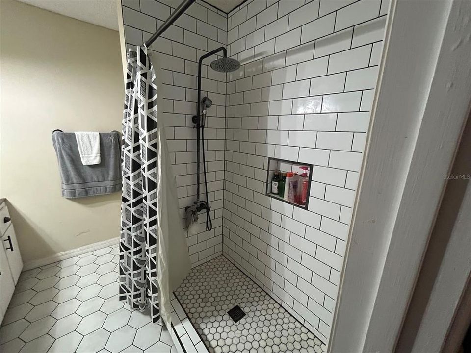 Active With Contract: $180,000 (3 beds, 2 baths, 1325 Square Feet)