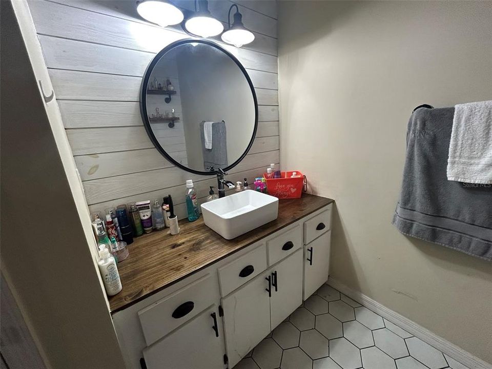 Active With Contract: $180,000 (3 beds, 2 baths, 1325 Square Feet)