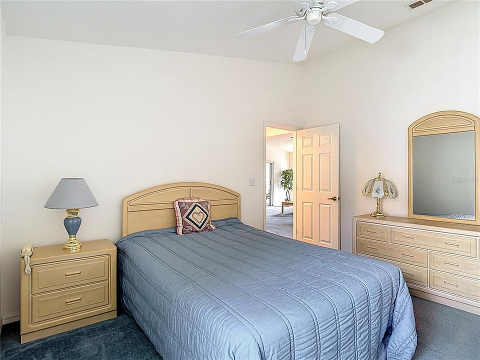 Под контрактом: $198,000 (2 спален, 2 ванн, 1280 Квадратных фут)