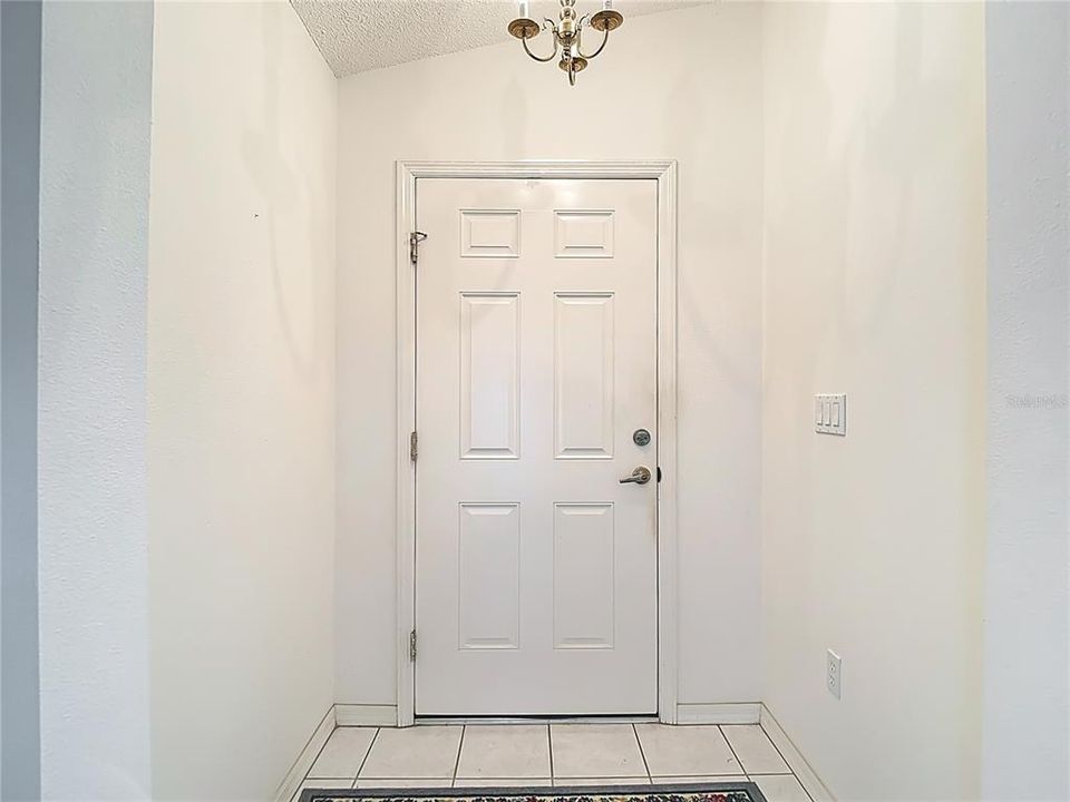 Под контрактом: $198,000 (2 спален, 2 ванн, 1280 Квадратных фут)