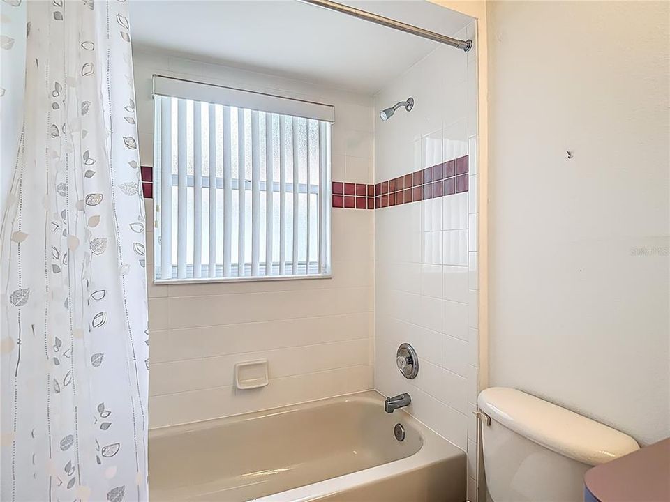 Под контрактом: $198,000 (2 спален, 2 ванн, 1280 Квадратных фут)