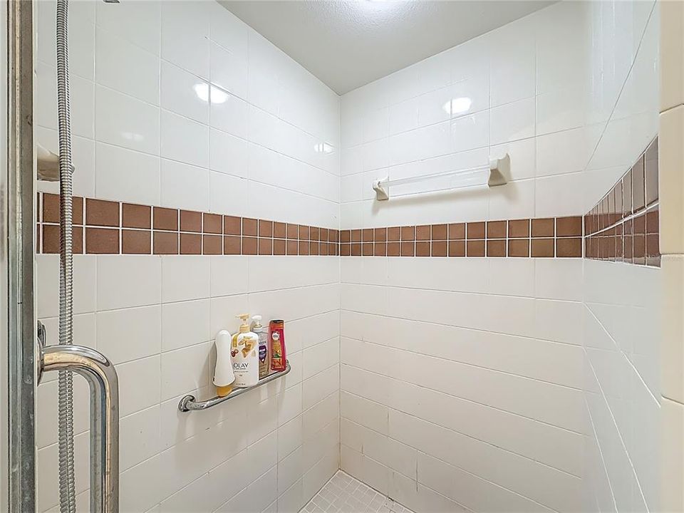 Под контрактом: $198,000 (2 спален, 2 ванн, 1280 Квадратных фут)