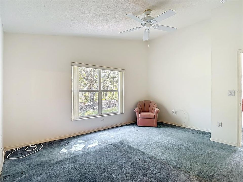 Под контрактом: $198,000 (2 спален, 2 ванн, 1280 Квадратных фут)